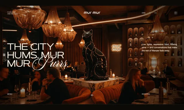 MUR MUR landing page first screen: “The city hums, Mur Mur purrs” and the cat statue in the hall