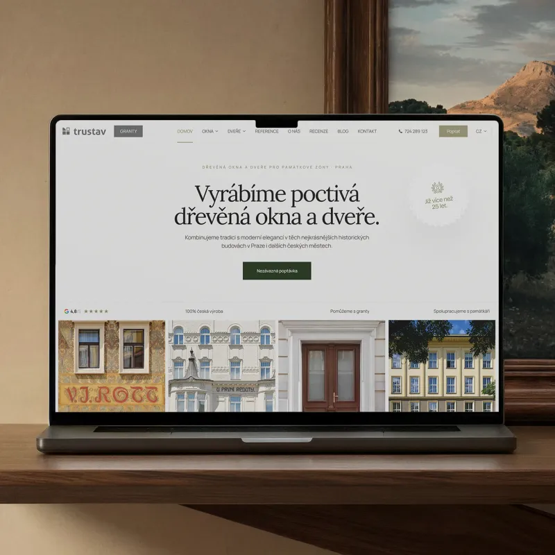 Trustav website on a laptop: “Vyrábíme poctivá dřevěná okna a dveře”